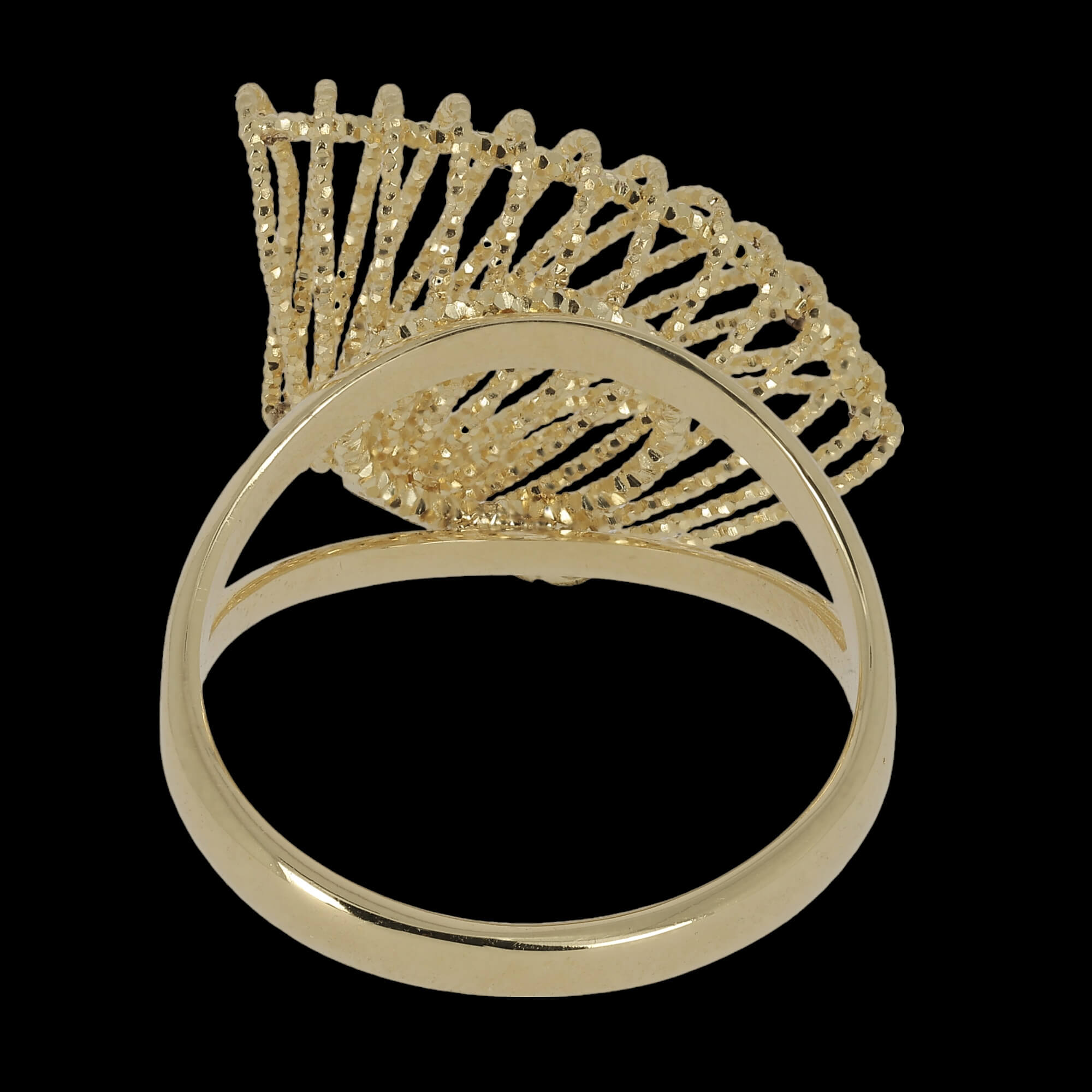 Ring with one shell in 18kt yellow gold