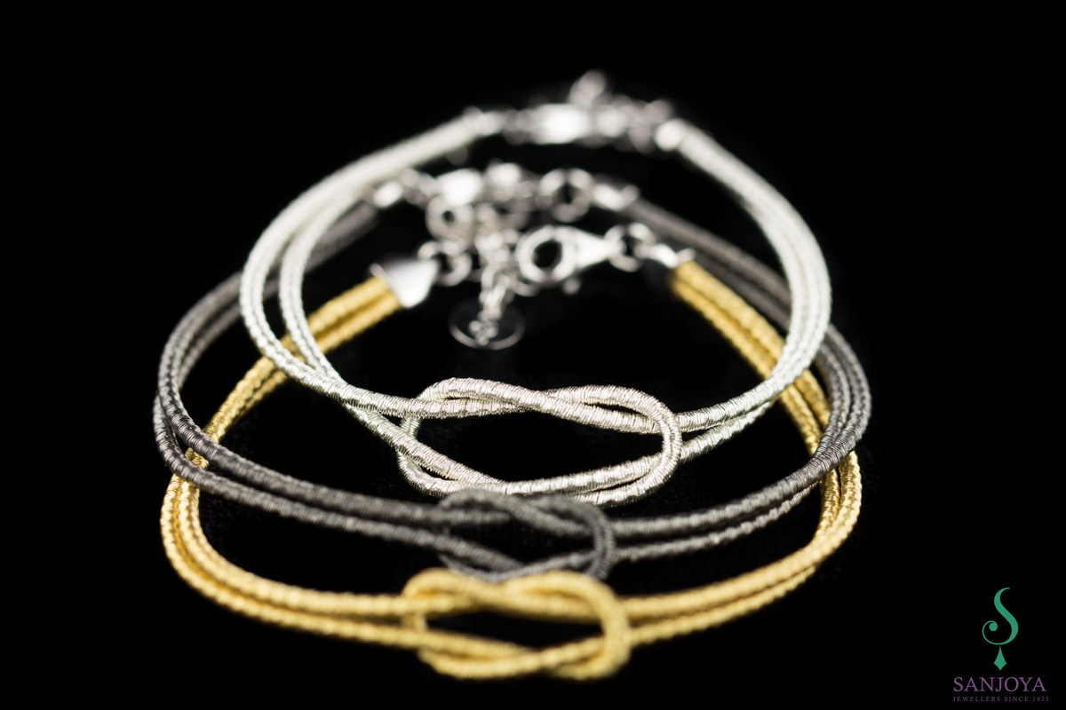 Refined goldplated bracelet with an infinity knot, 2mm