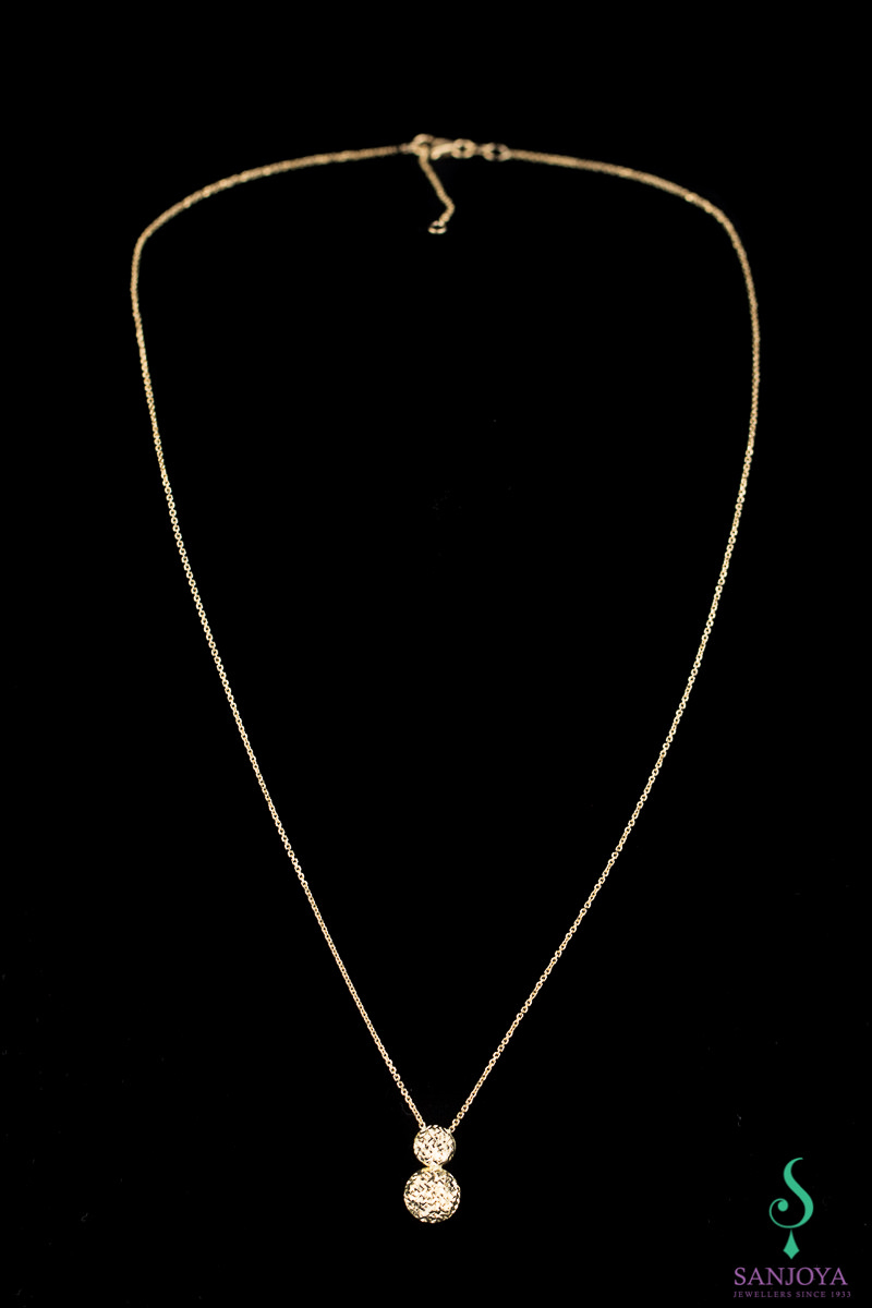 18Kt gold necklace with a beautiful pendant