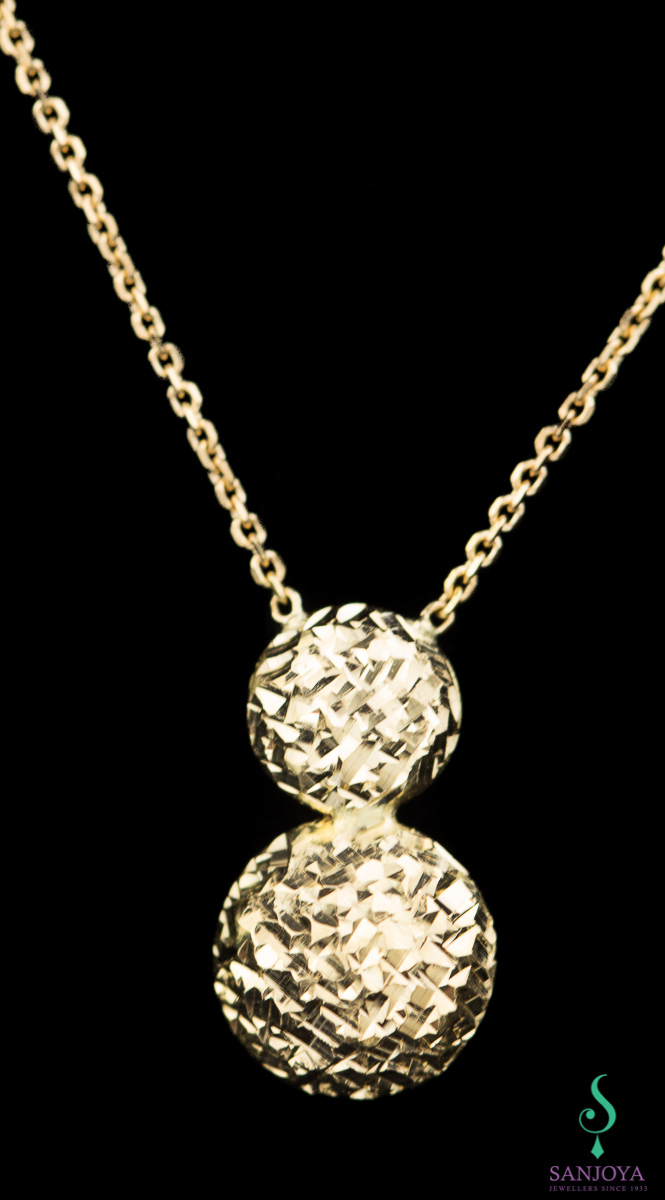 18Kt gold necklace with a beautiful pendant