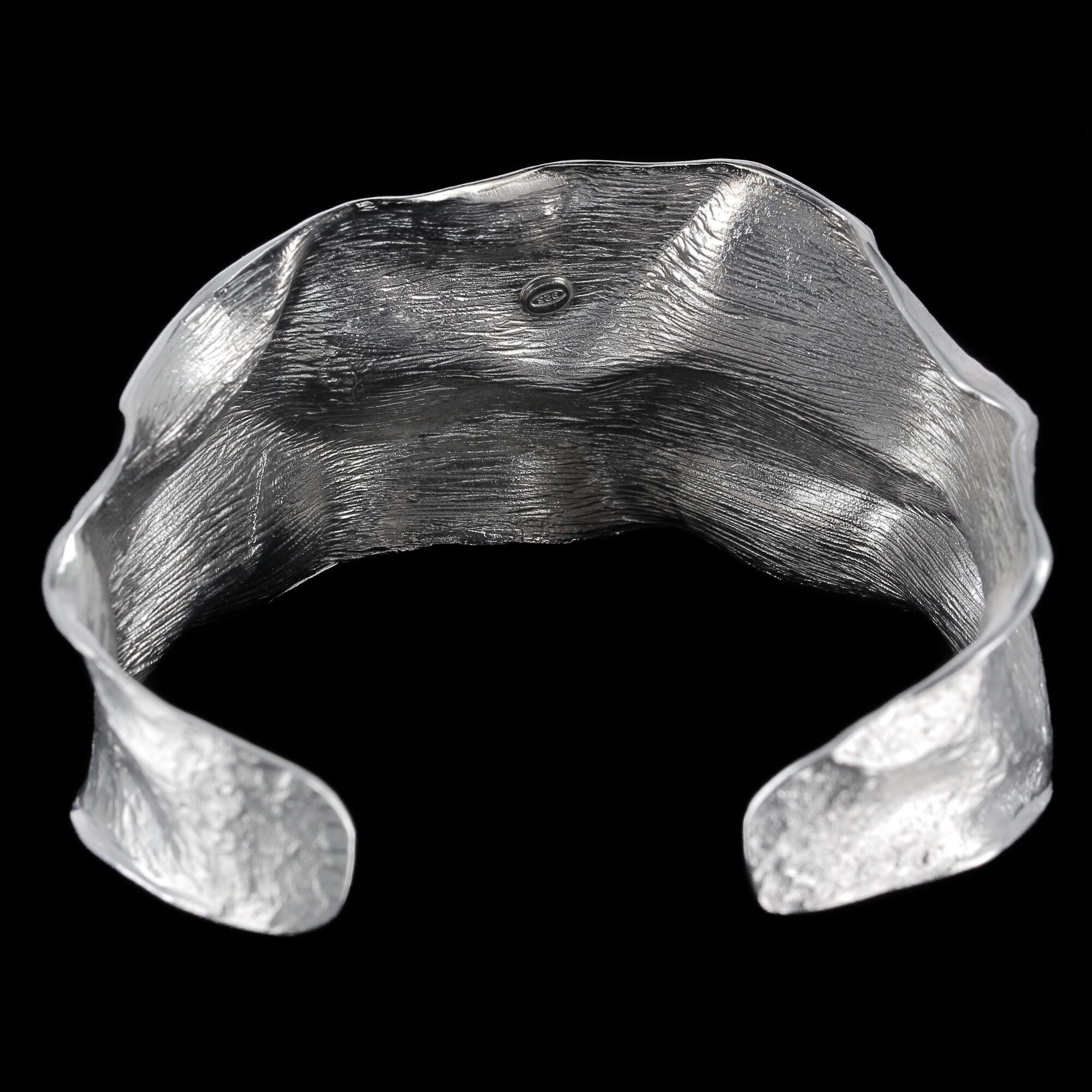 Wavy silver bangle, diamond-