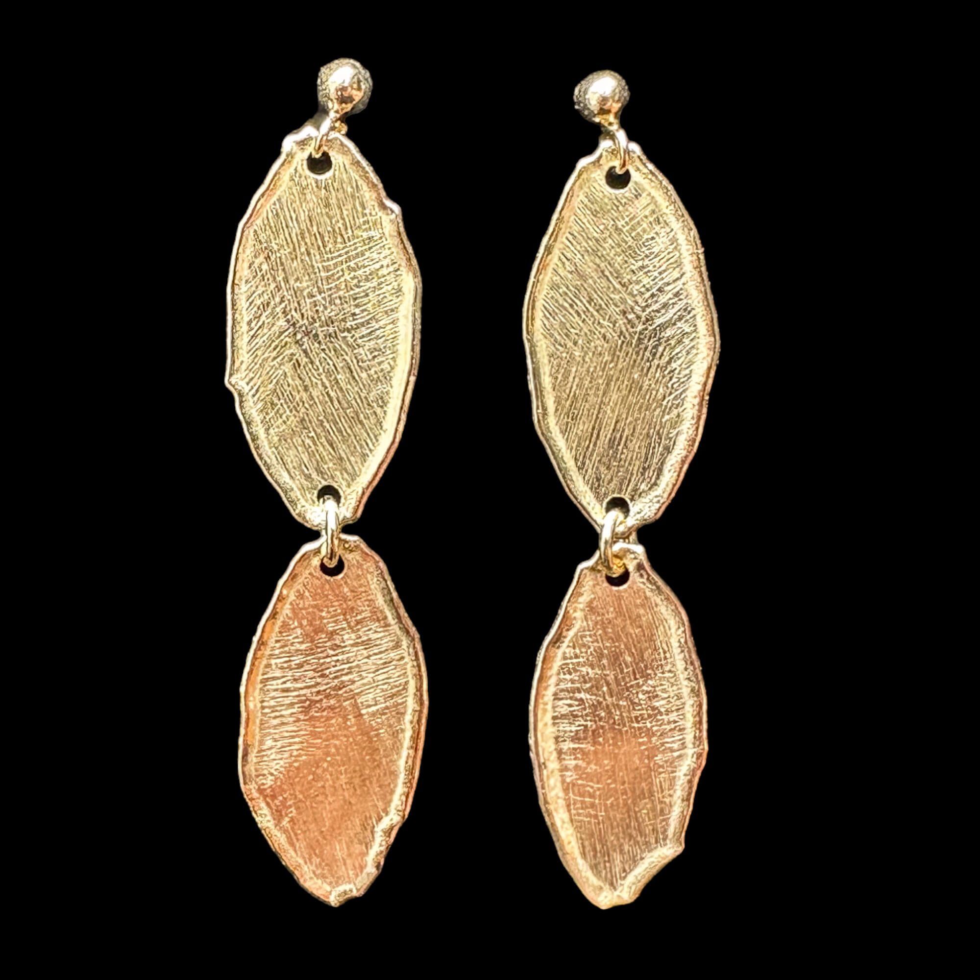 Short gilt silver earrings with oval links