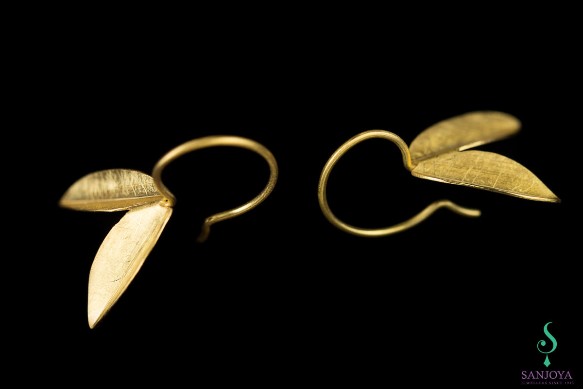 Small leaf-shaped gold plated silver earrings