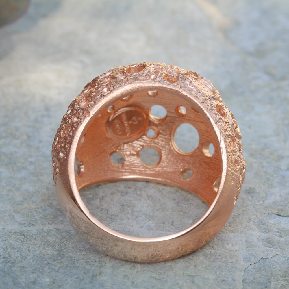 L082001 - Bewerkte en rosé bolvormige ring