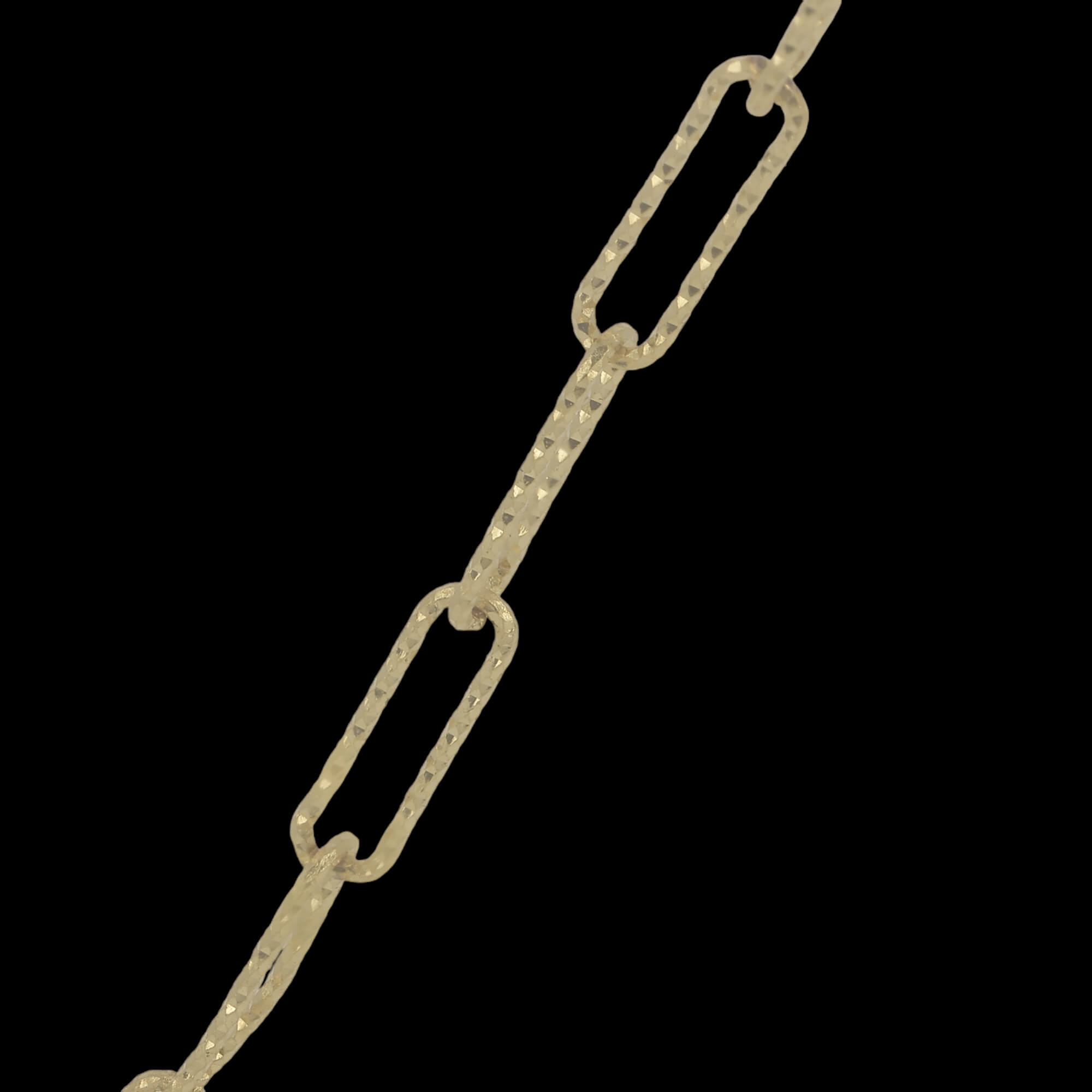 Gold chain made of 18kt gold with a decorated pendant