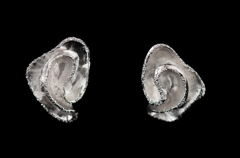 Curl shaped and brilliant silver earrings