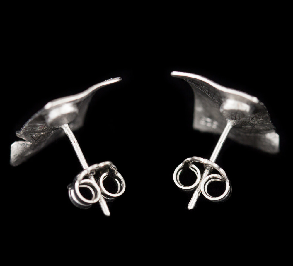 Silver rectangular earrings with zirconia