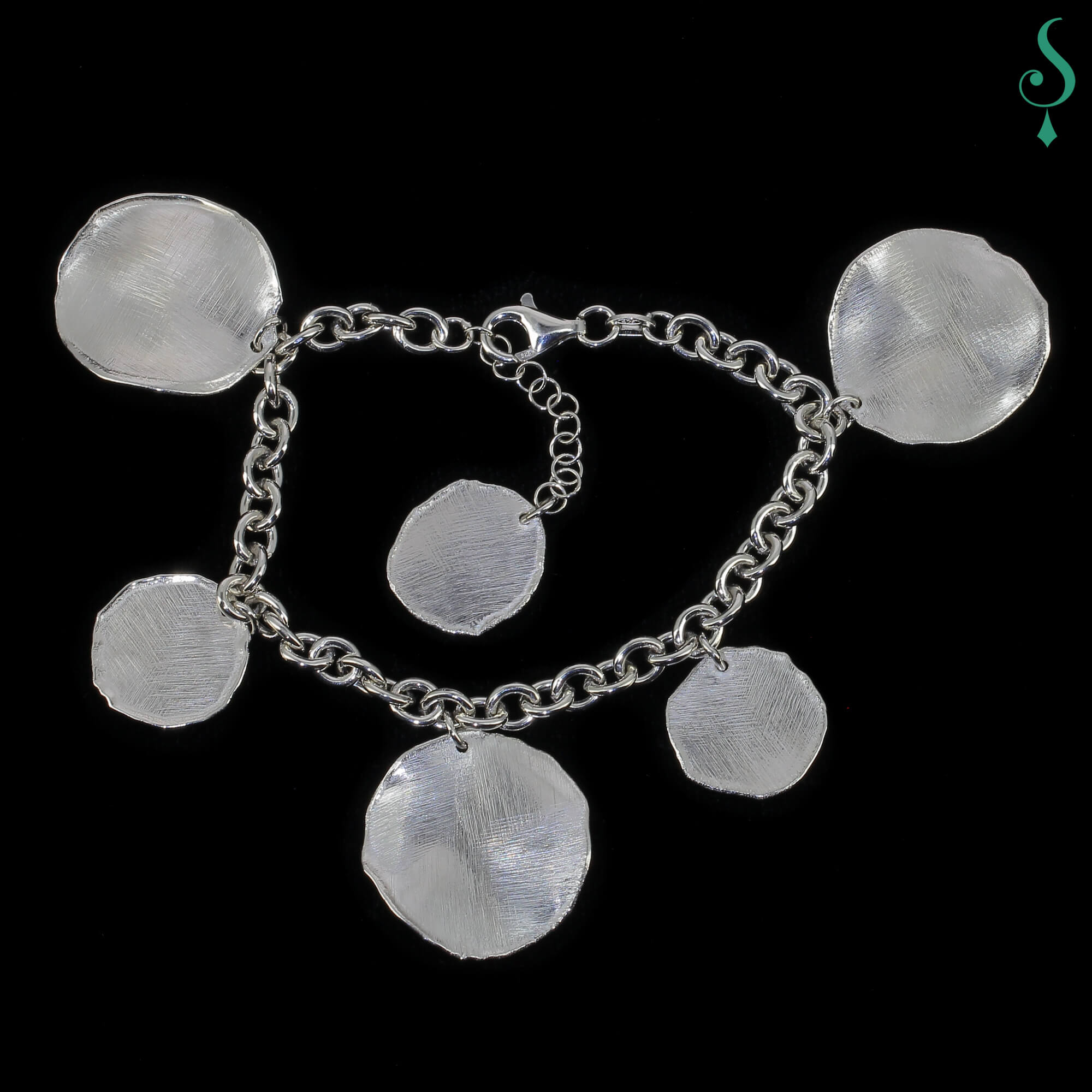 Silver link bracelet with round pendant