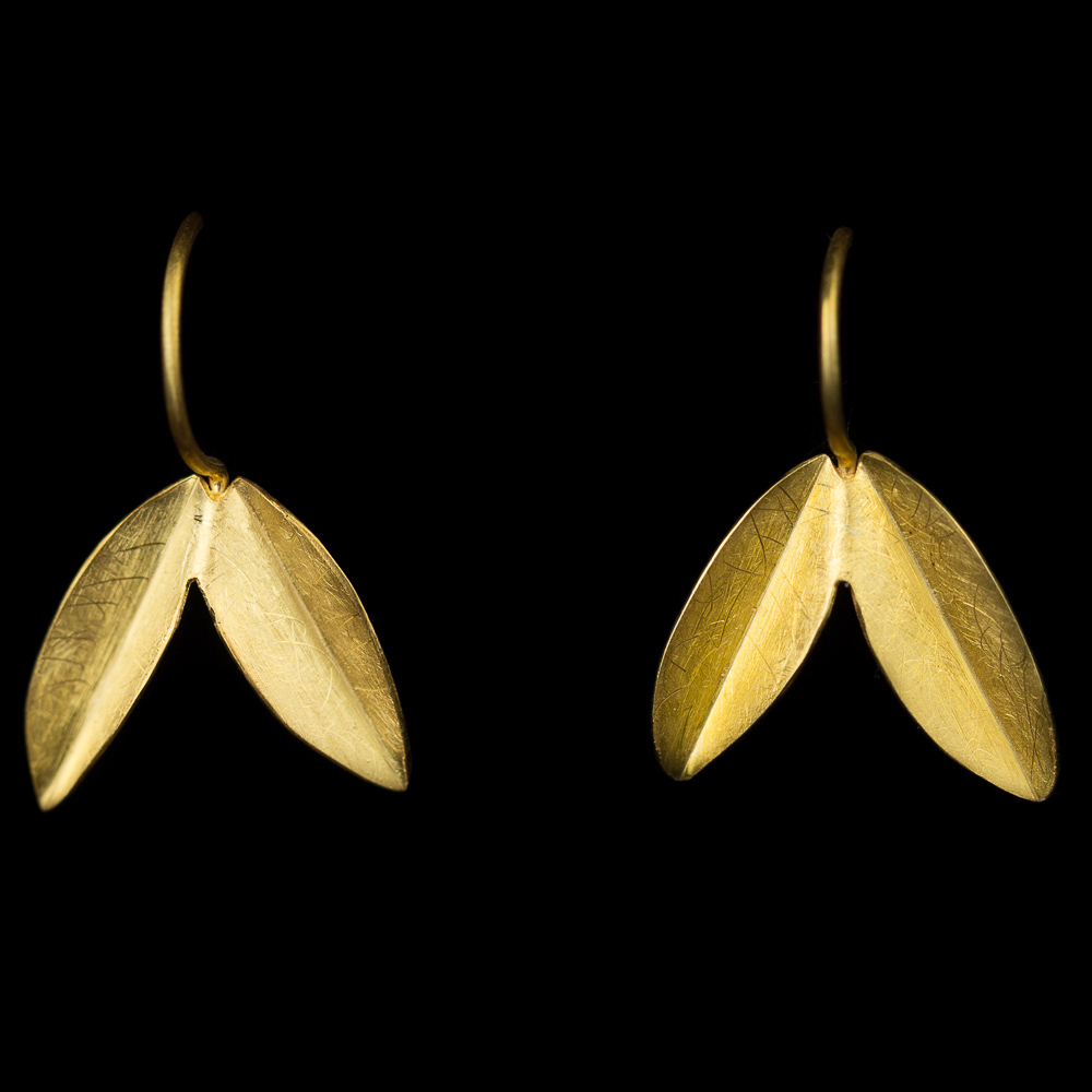 Small leaf shaped earrings with 18Kt gold