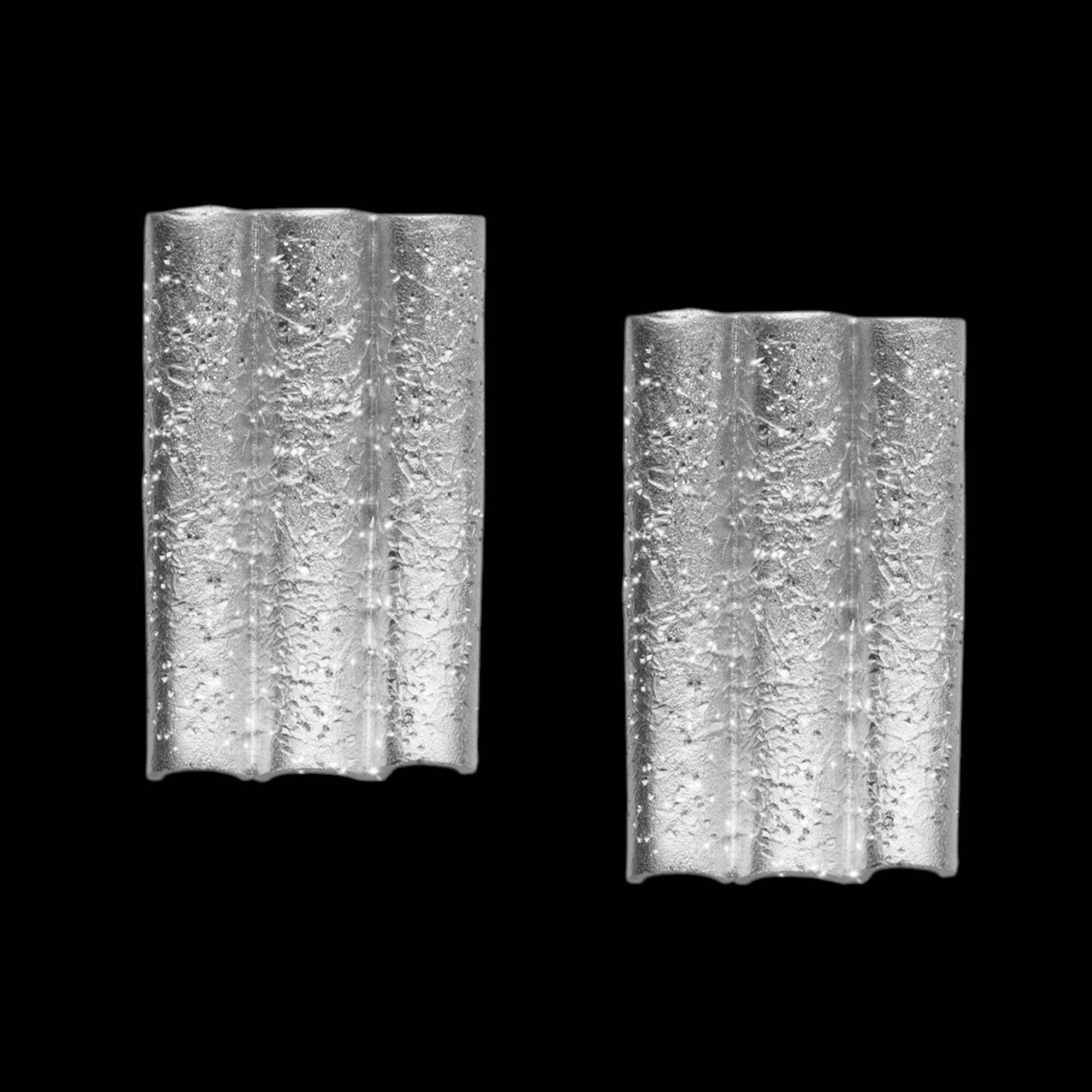 Korte, zilveren en gepolijste staafjes oorbellen