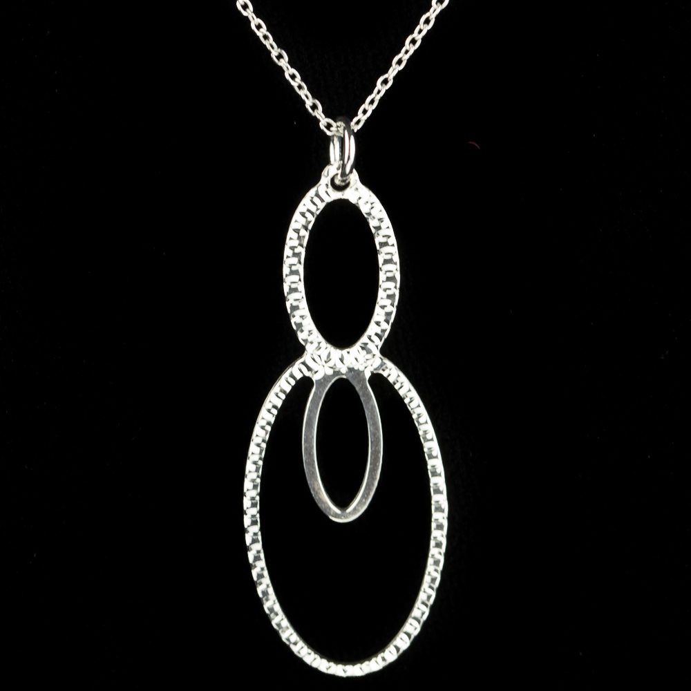 Silver oval pendant with necklace