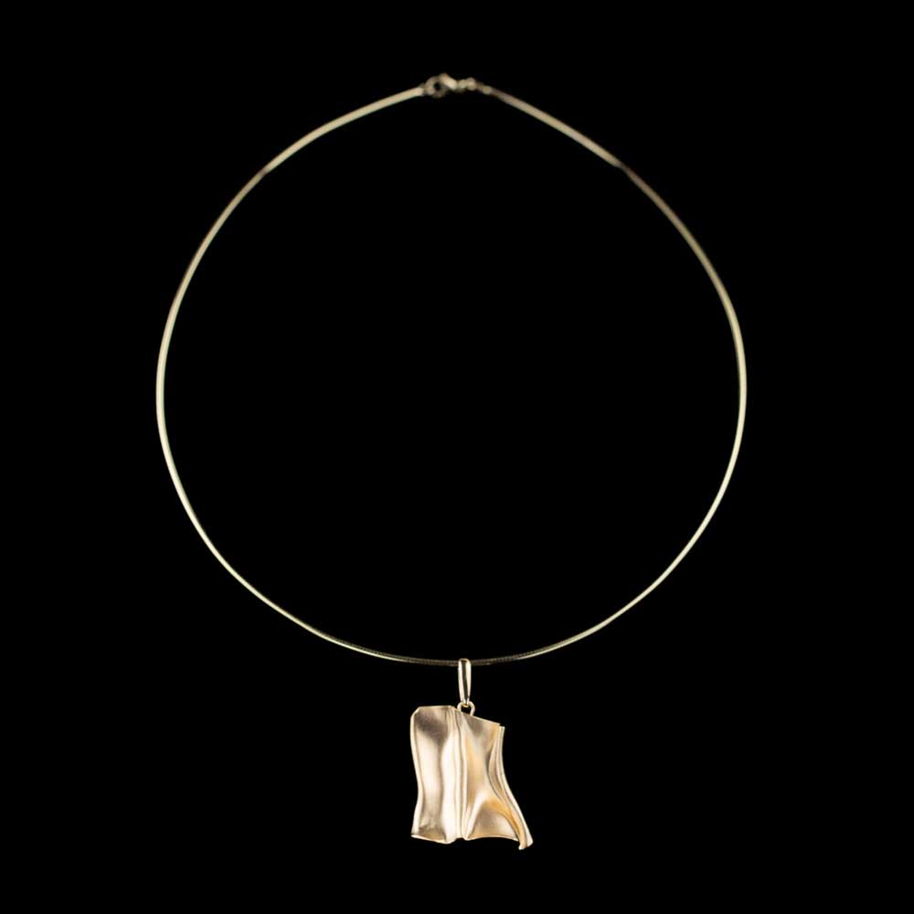 Matt pleating pendant of gold-plated silver 'with chain'