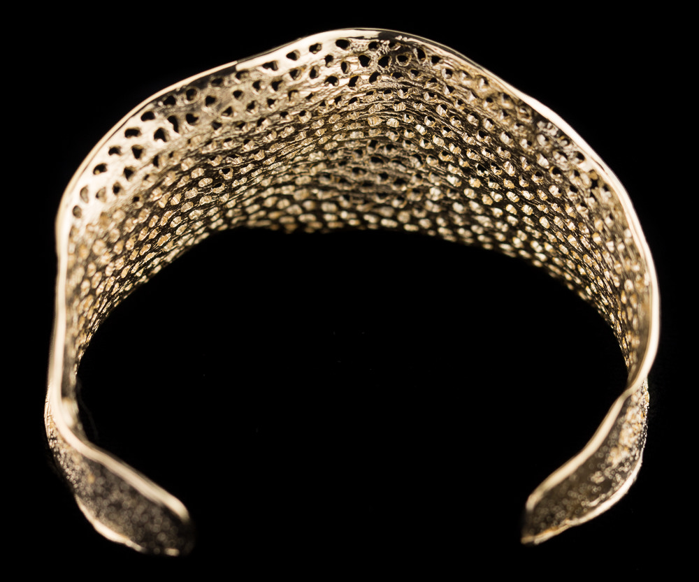 Refined rose bangle with flare