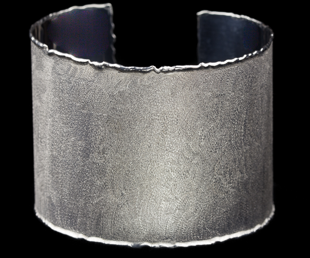 A robust silver cuff bangle in modern Italian design