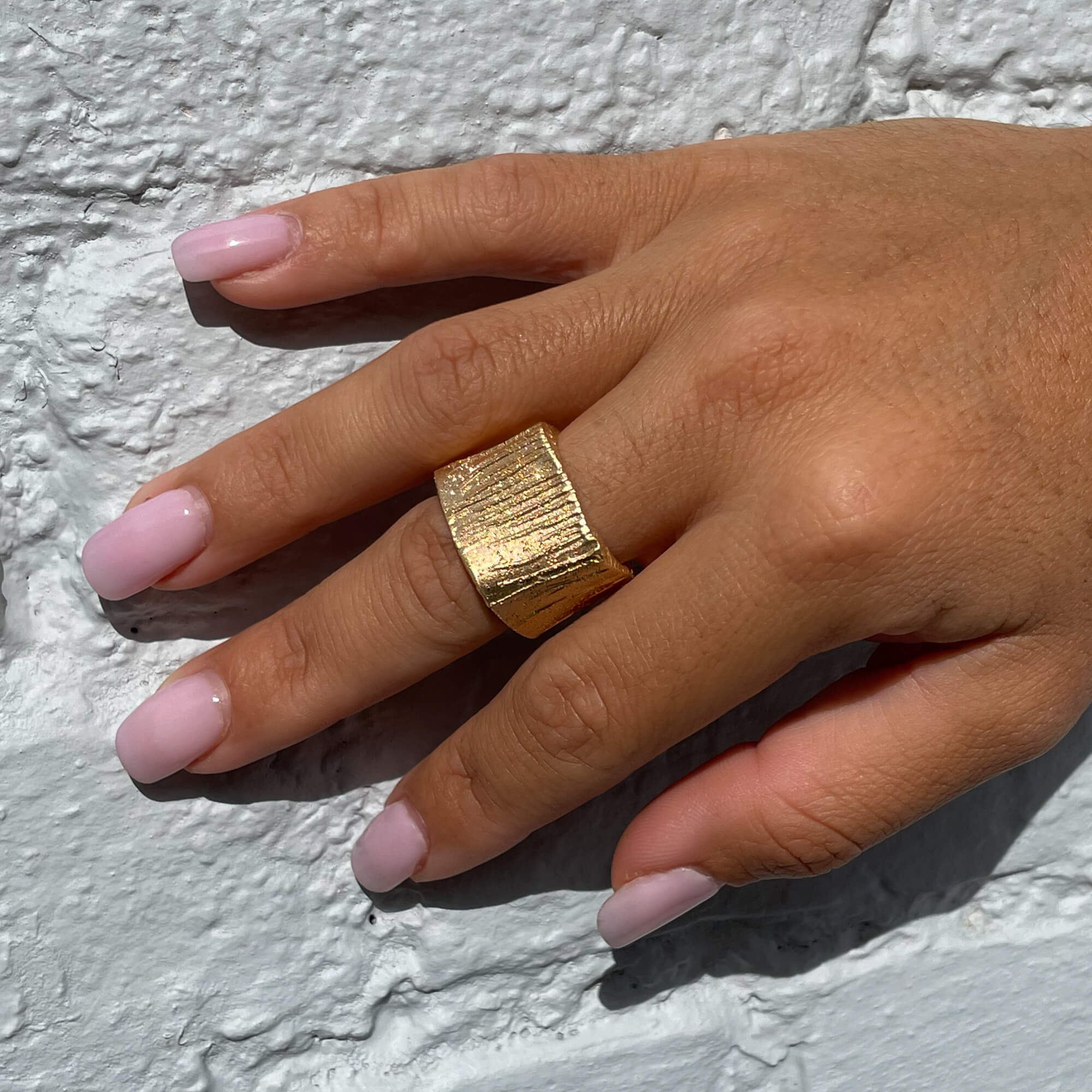 Gilt ring square-shaped and diamond