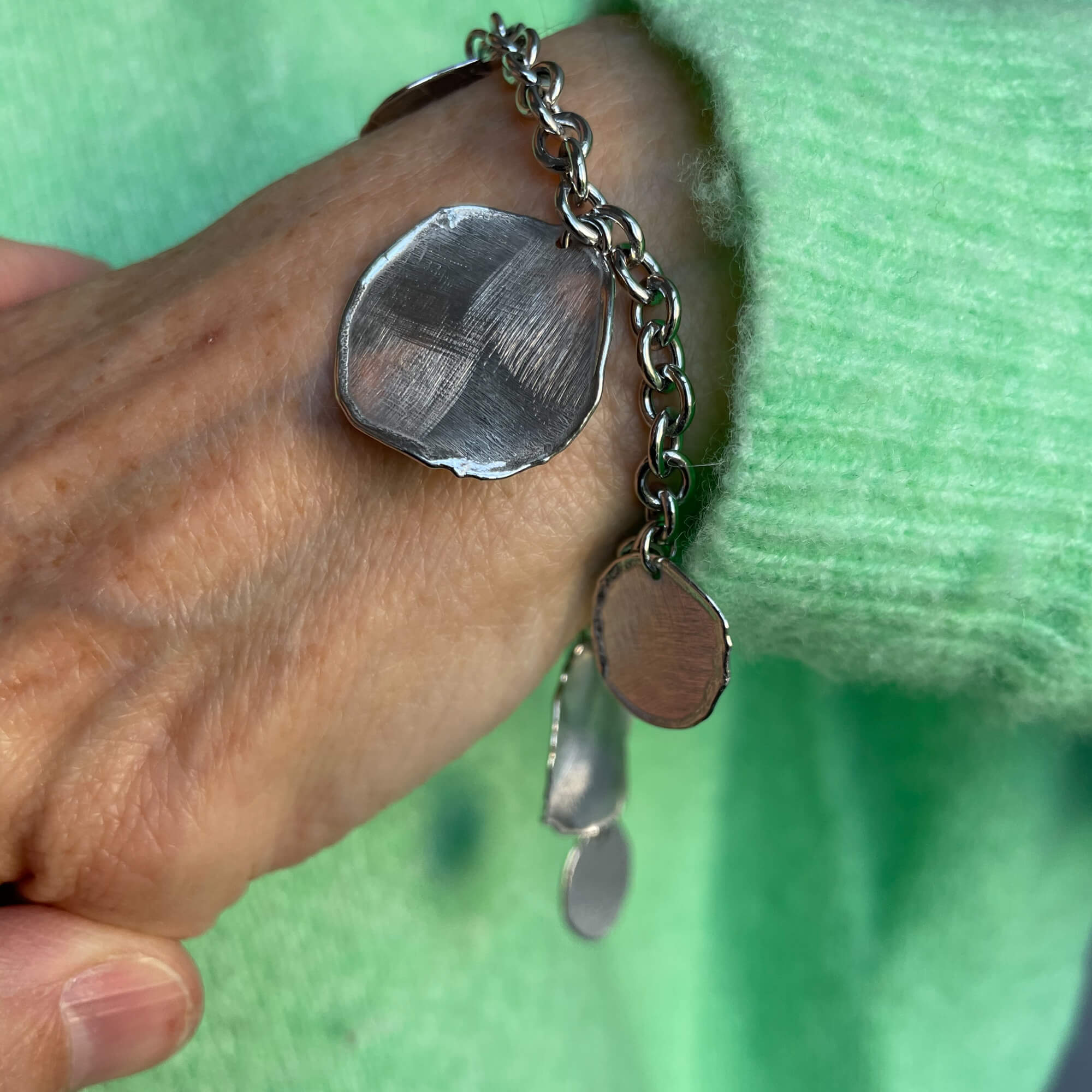 Silver link bracelet with round pendant