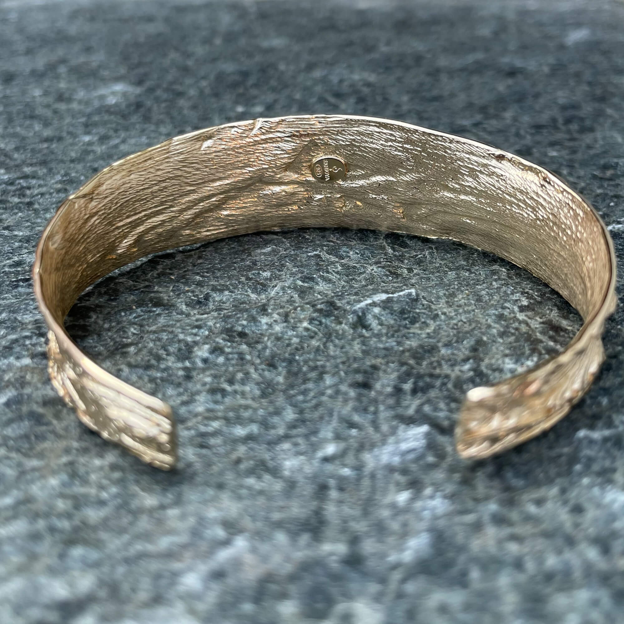 Gold-plated and narrow crafted slave bracelet