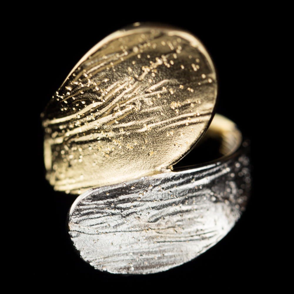 Two-tone diamond tipped ring, goldplated and silver