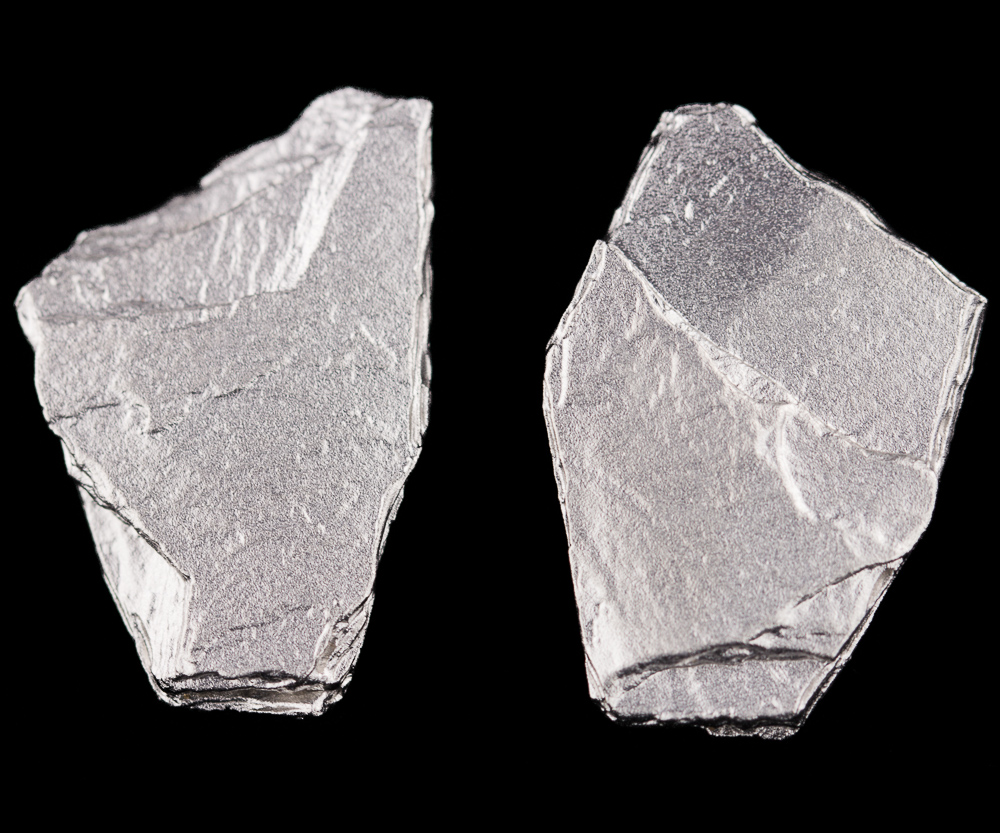 Stone-shaped earrings of silver