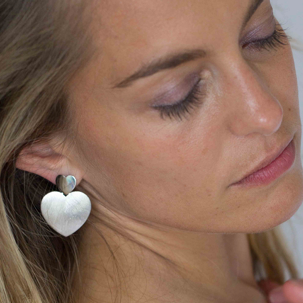 ES1016001 - Zilveren hartvormige oorbellen