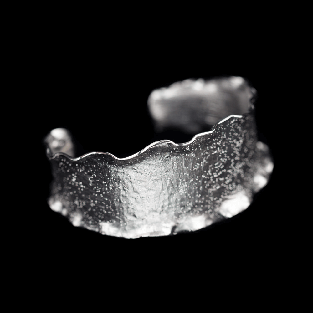 Silver wavy bracelet. diamond-coated