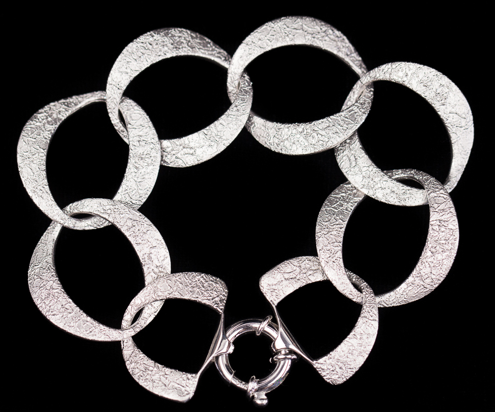 PRE0318001 - Zilveren gediamanteerde schakelarmband