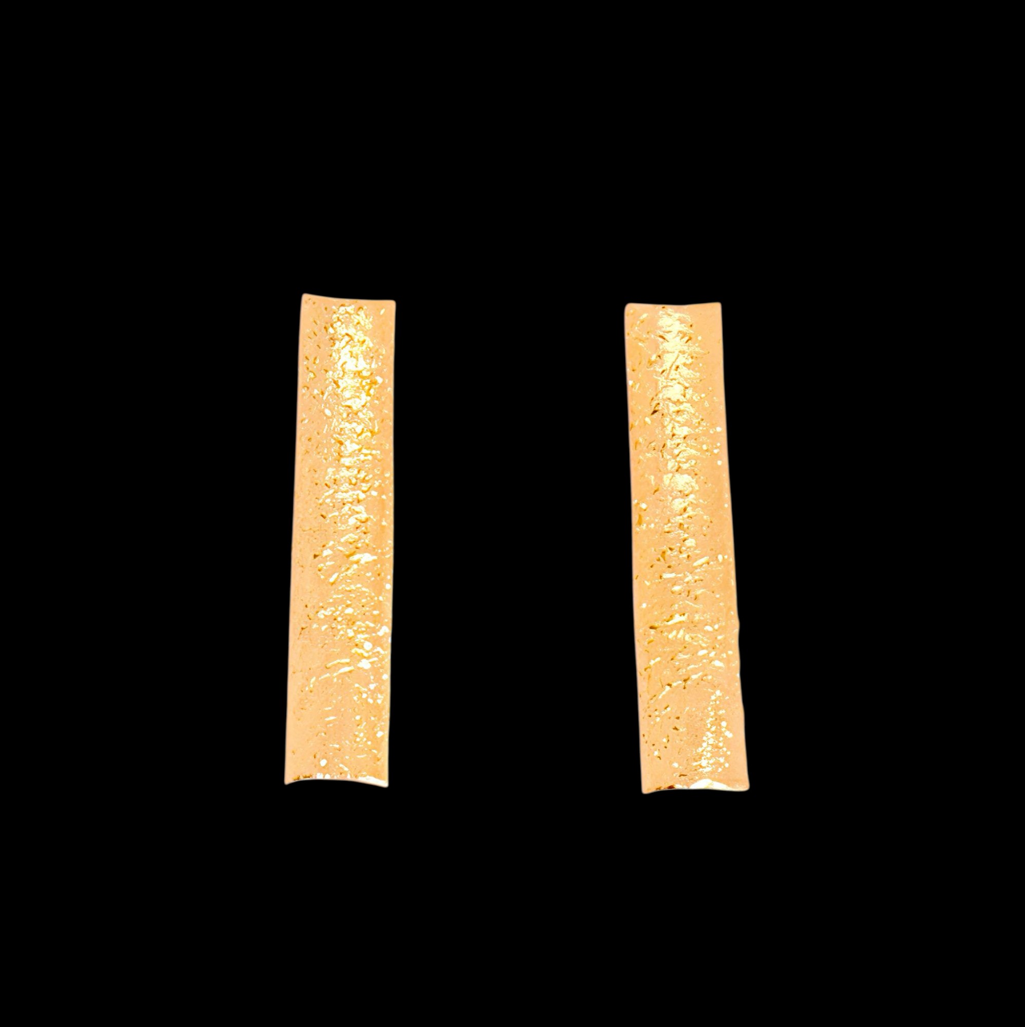 Boucles d'oreilles barre plaquées or avec une barre