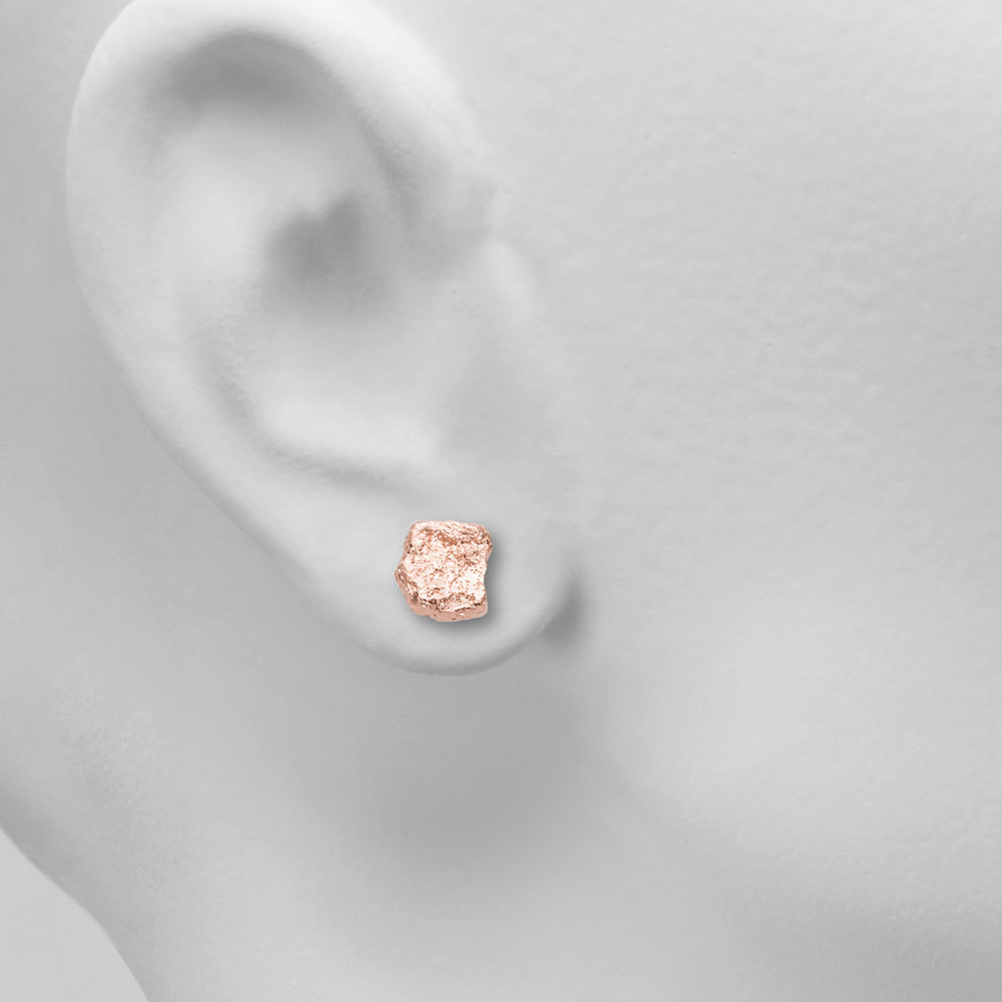 Kleine Rosé -Stein -geformte Ohrringe