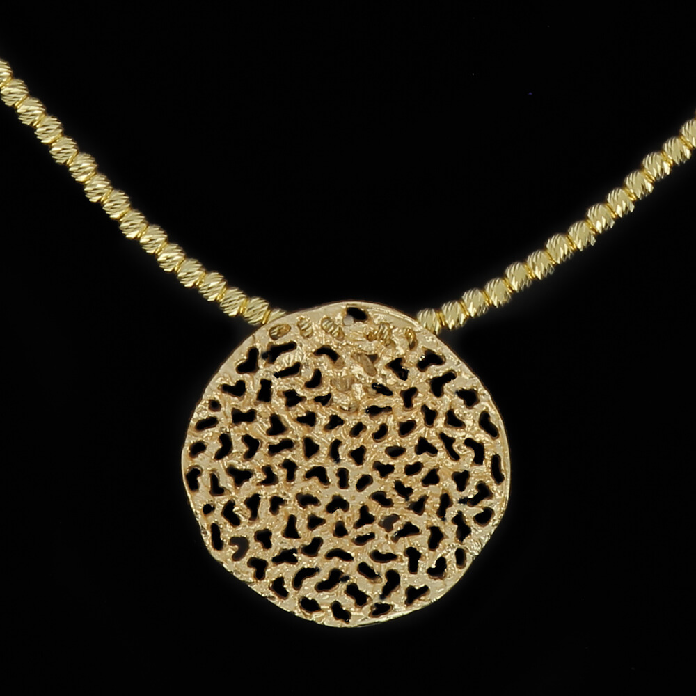 Small and gold plated sparkling pendant with chain