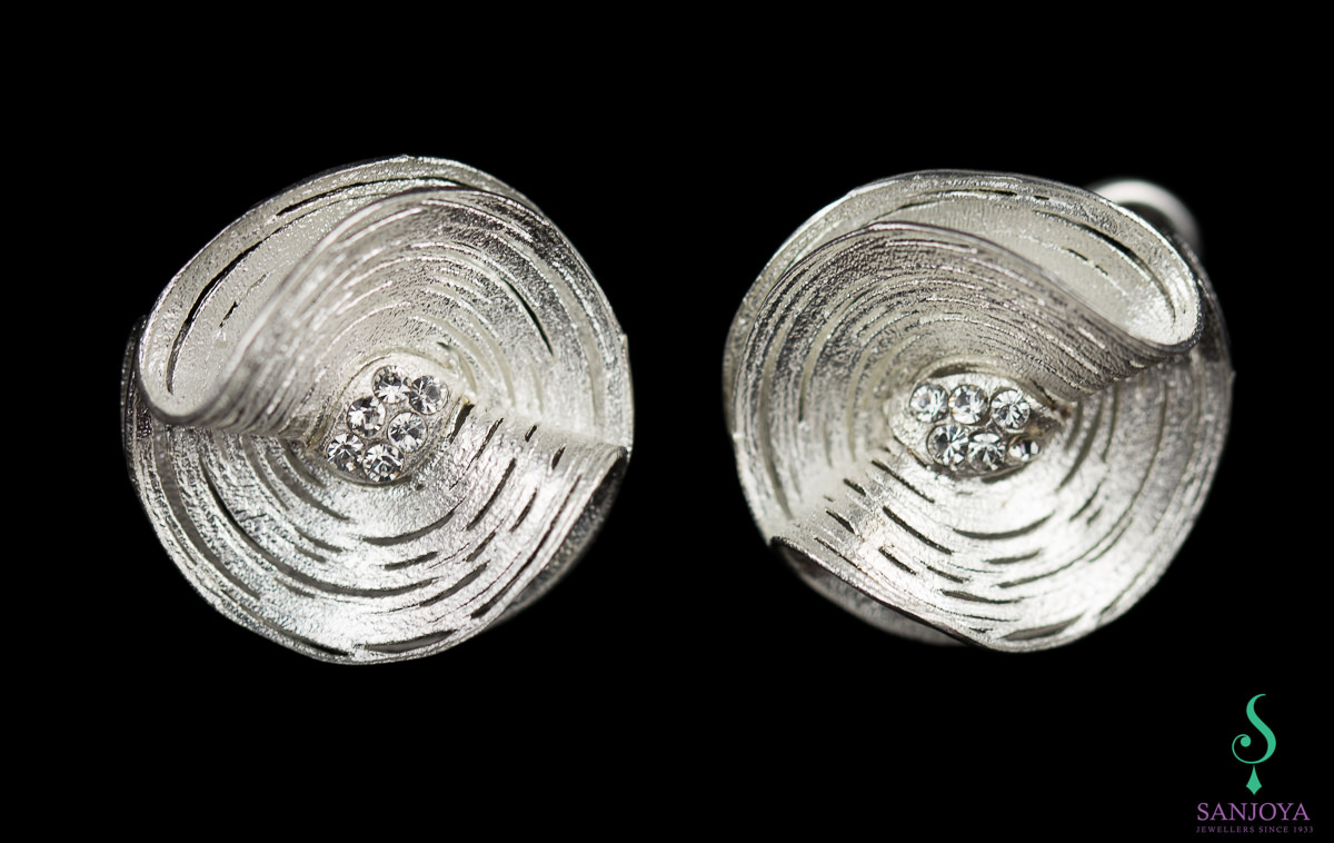 EK1116002 - Zilveren bloemvormige oorbellen met zirkonia/ grote versie