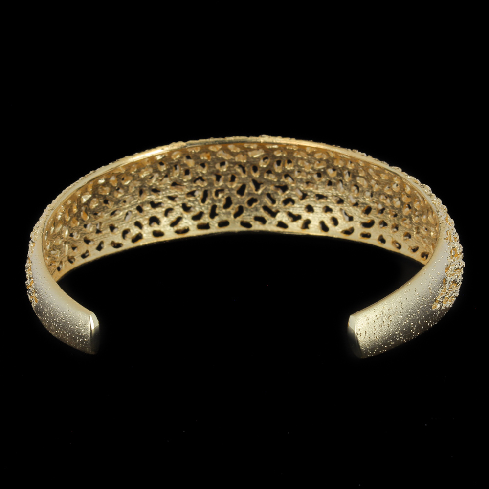 Refined narrow and gold-plated bracelet with glare