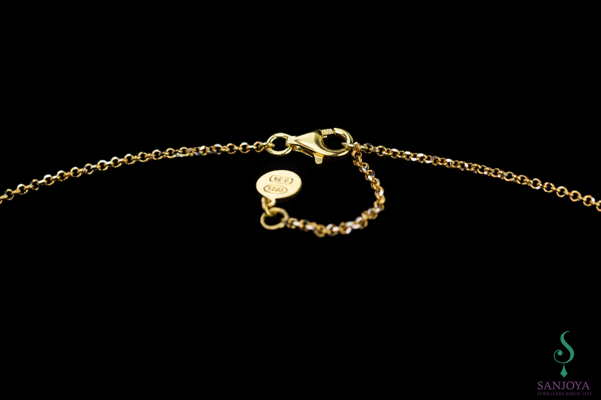 Short necklace of gold plated silver with sparkles