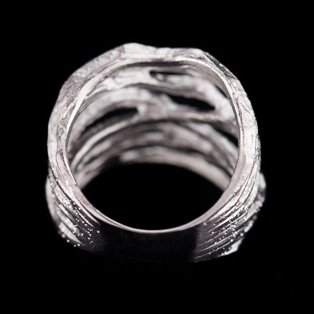 Magnificent diamond-coated ring of sterling silver