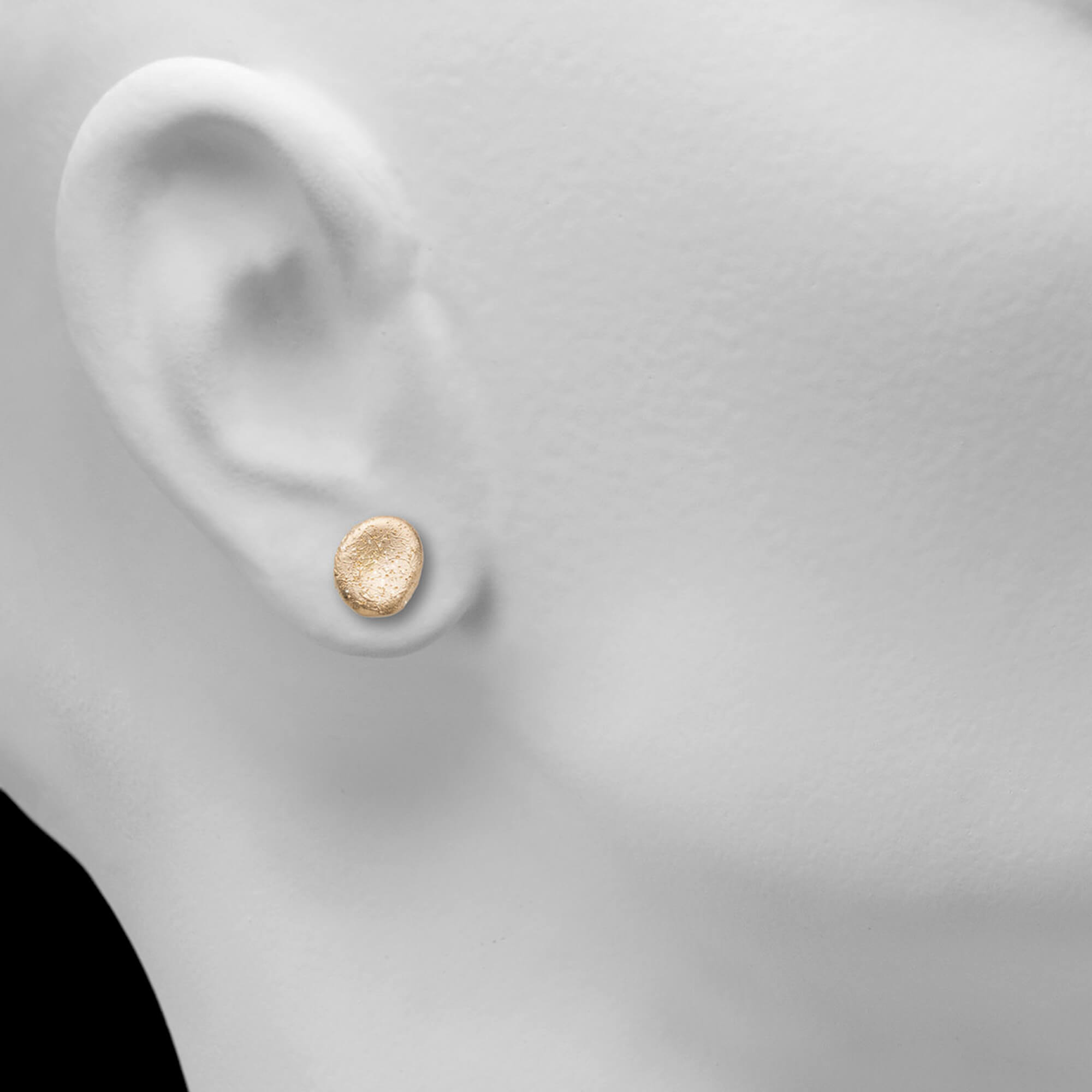 Gold-plated mini and oval-shaped earrings; diamond-plated