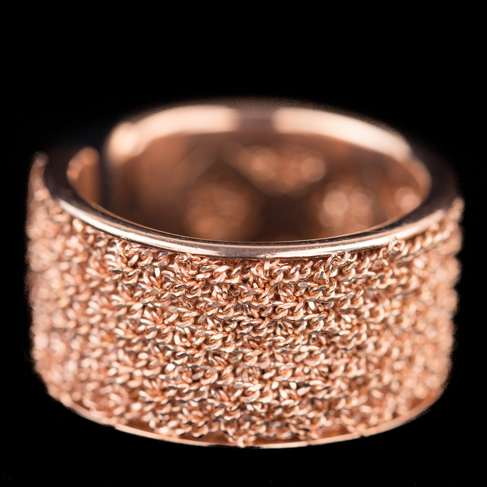 Special rose-plated and interwoven ring