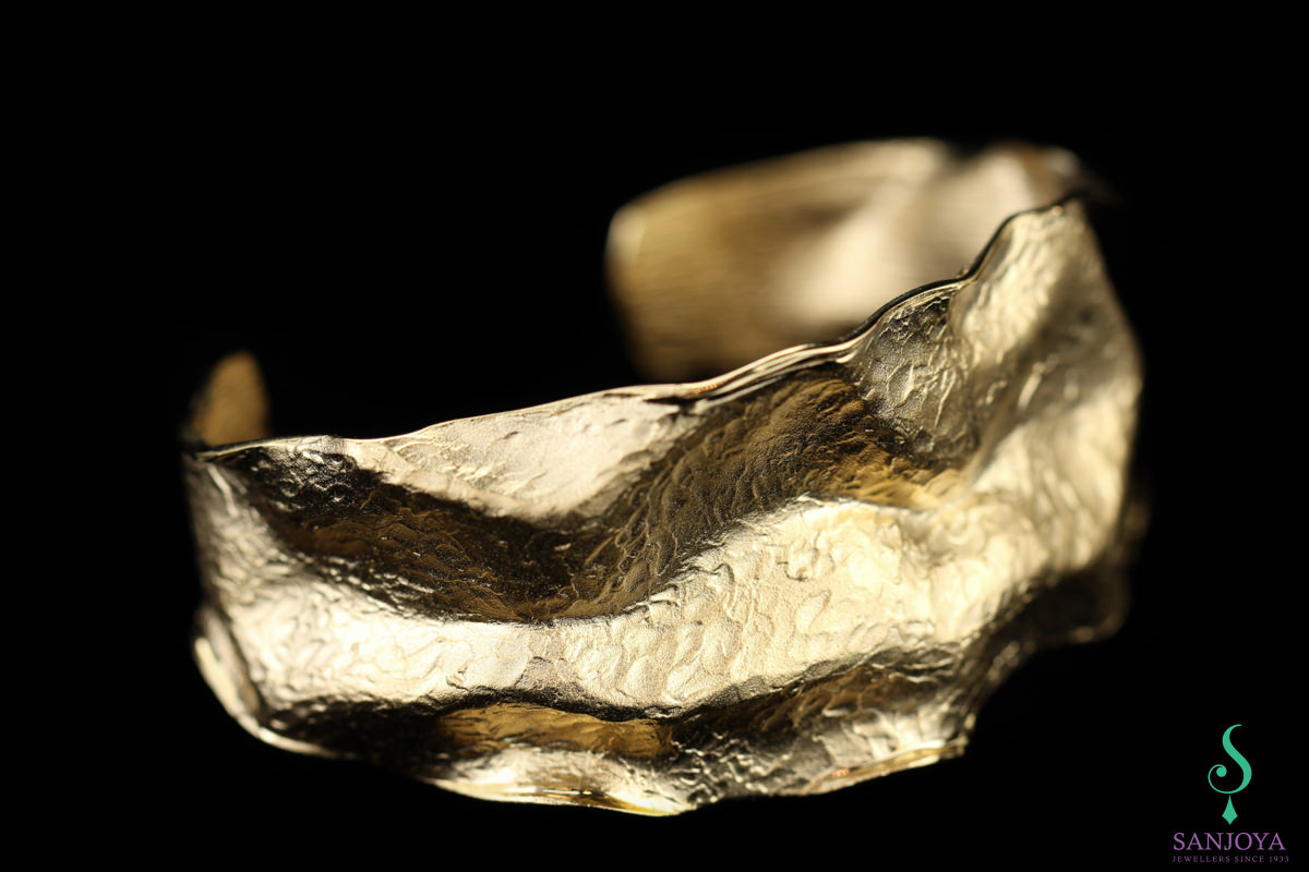 Wavy gold-plated matte slave bracelet