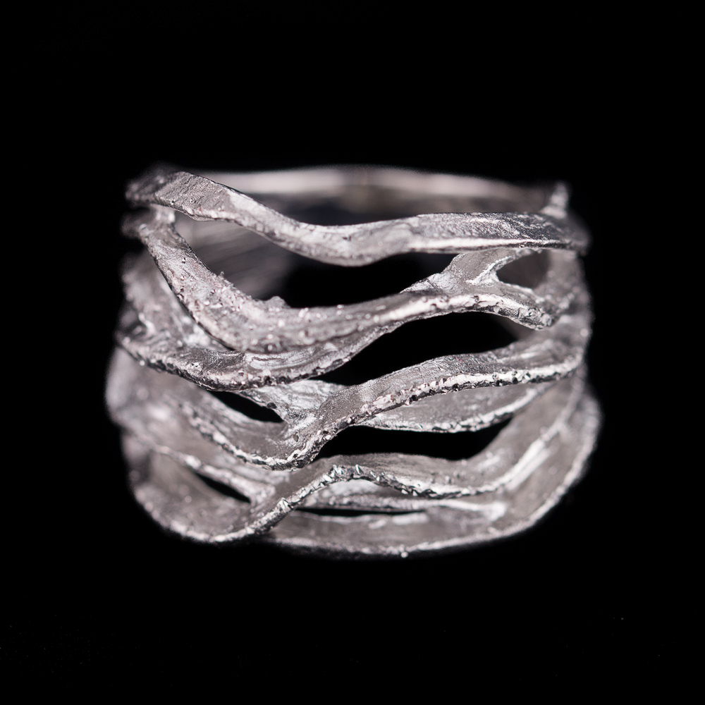 Magnificent diamond-coated ring of sterling silver
