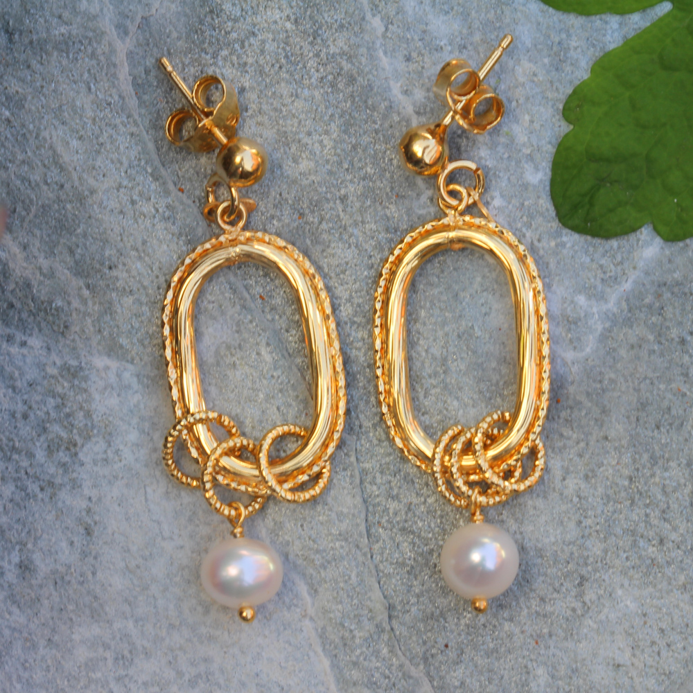 Edited plated earrings with pearl