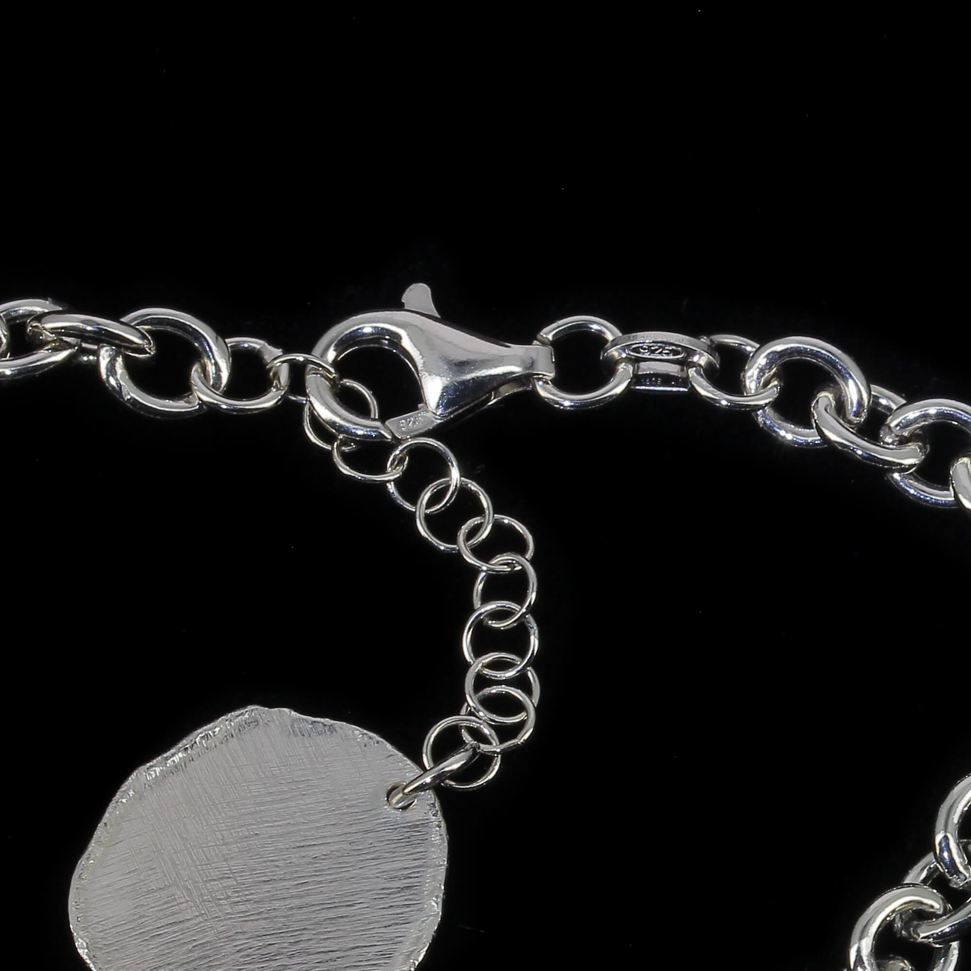 Silver link bracelet with round pendant