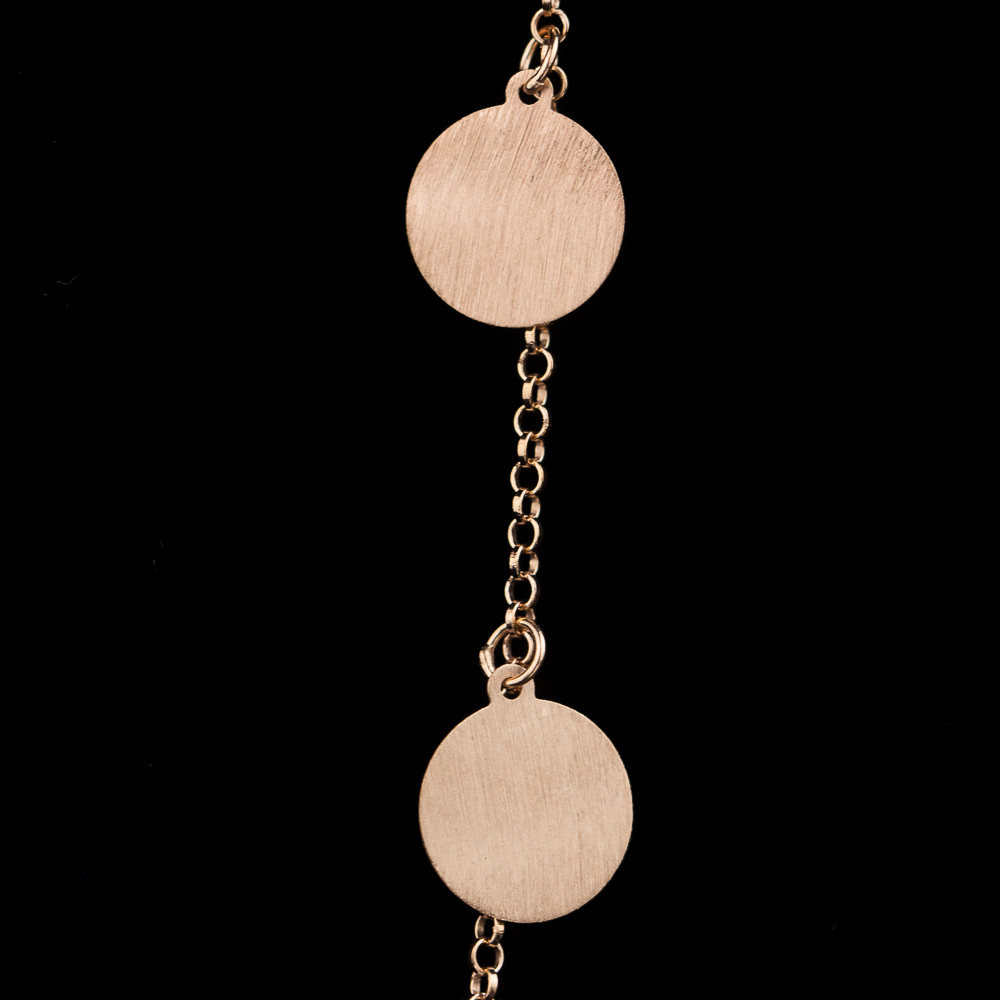 Long necklace with rose circles