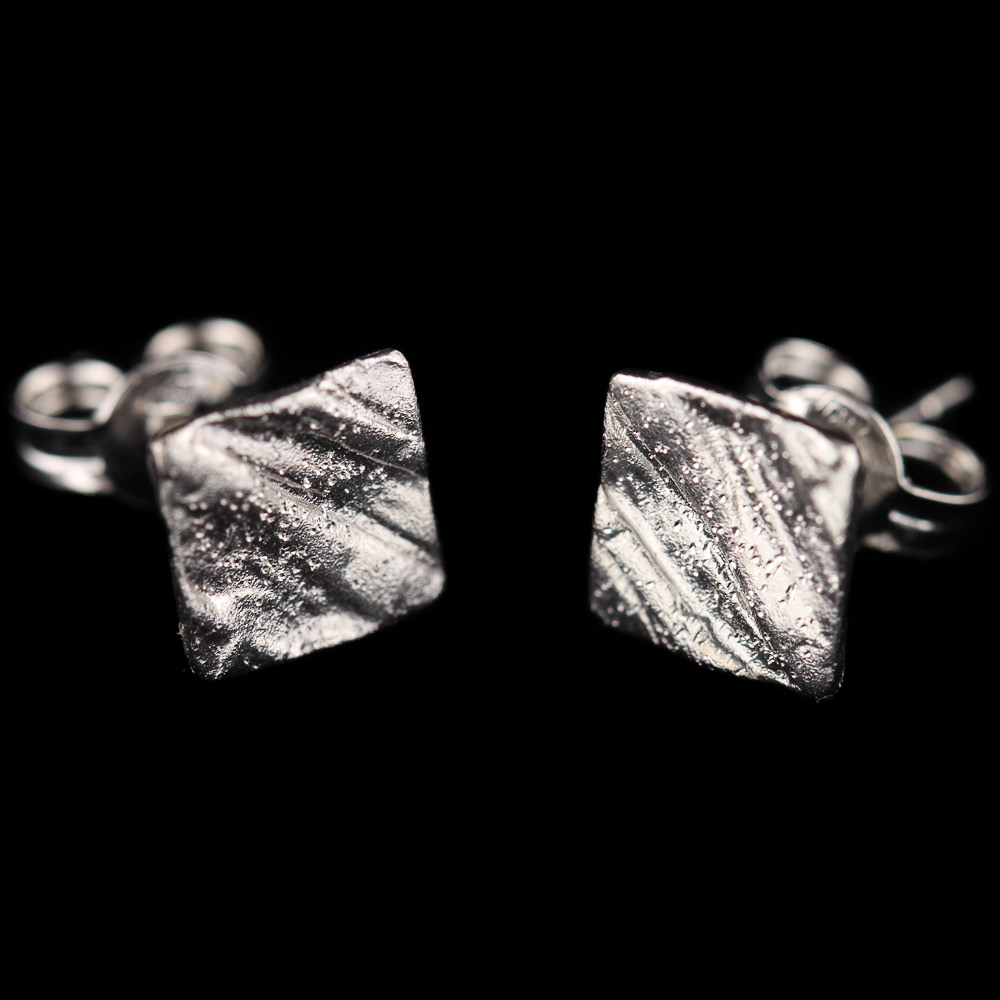 18kt white gold; square and diamond-tipped Earrings 'Large'