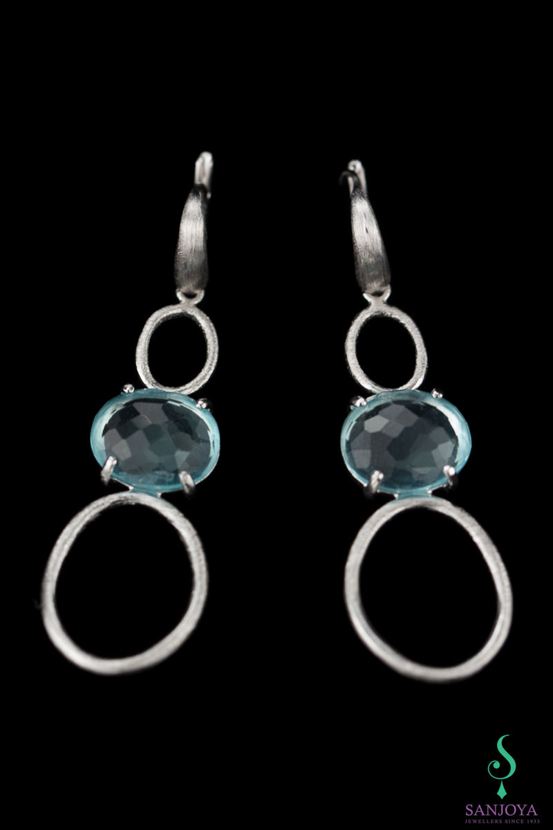 Processed and long silver earrings with color stone