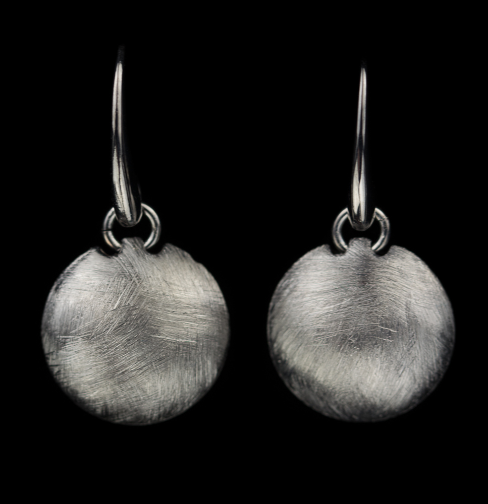 CR0416006 - Kort afhangende oorbellen van grijs zilver met bolletje