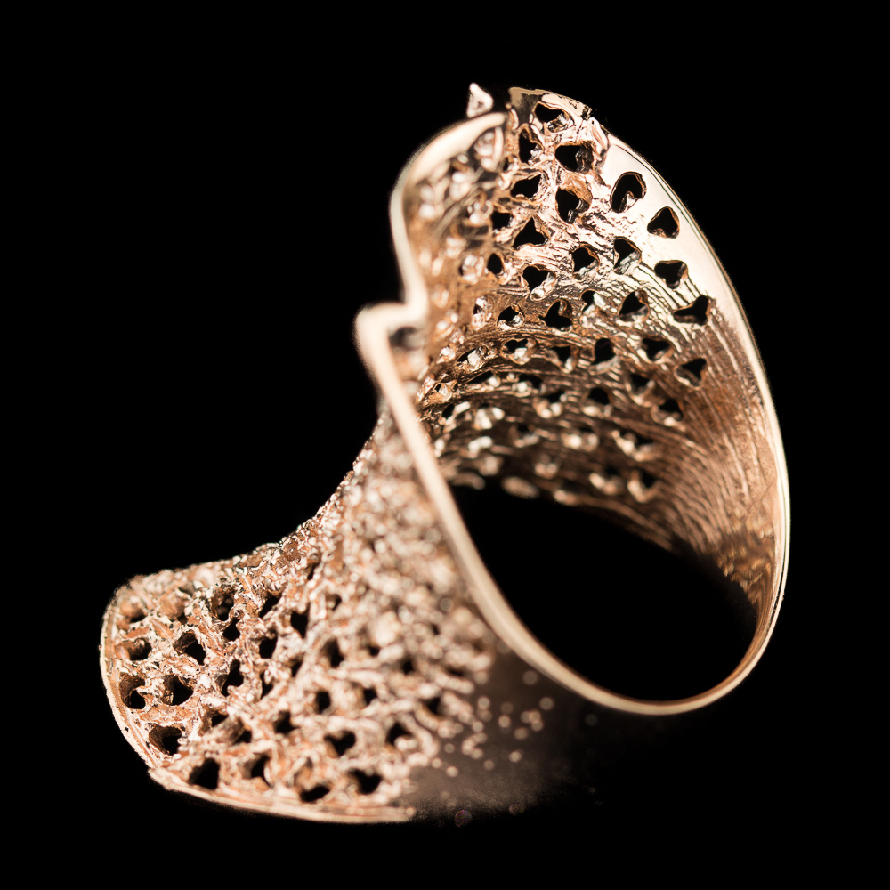 Refined rosé ring; diamond with holes 18kt gold