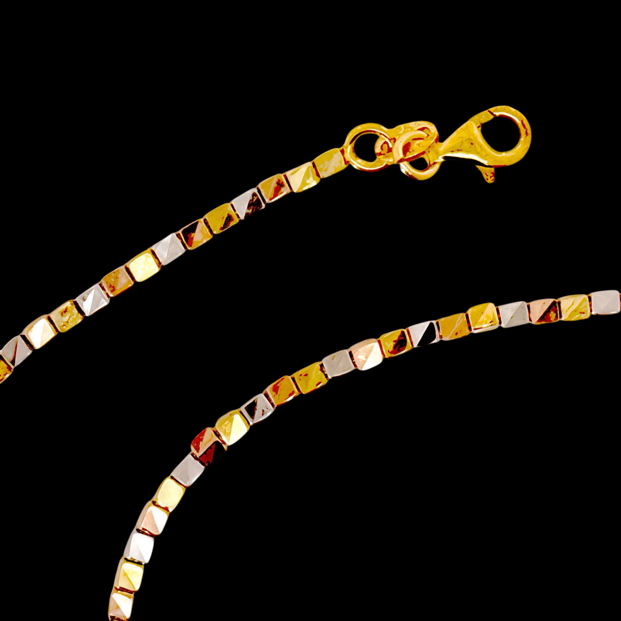 Dreifarbige Kette, 3 mm große Quadrate mit Details