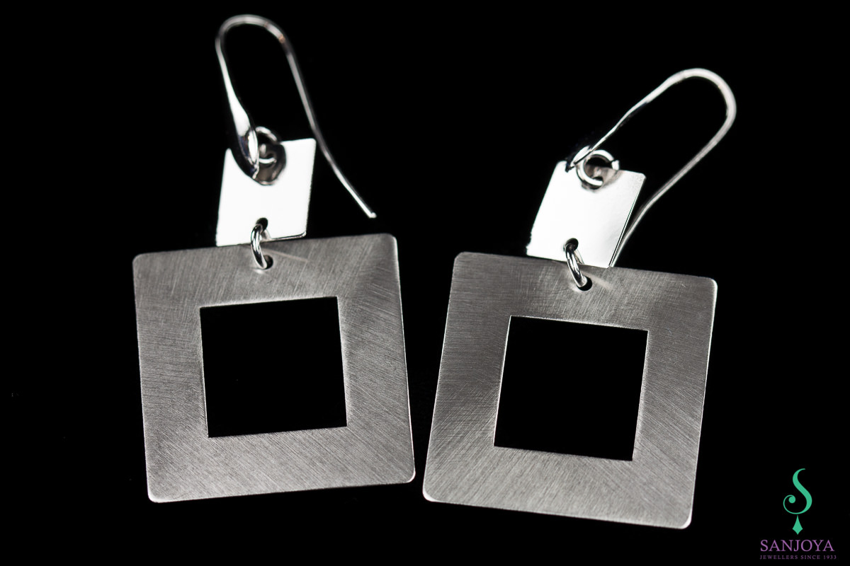 ES0217002 - Zilveren oorbellen, afhangend en vierkant