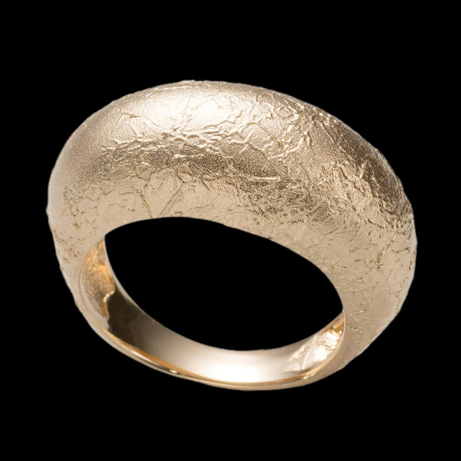 Crafted gold-plated and matt ring