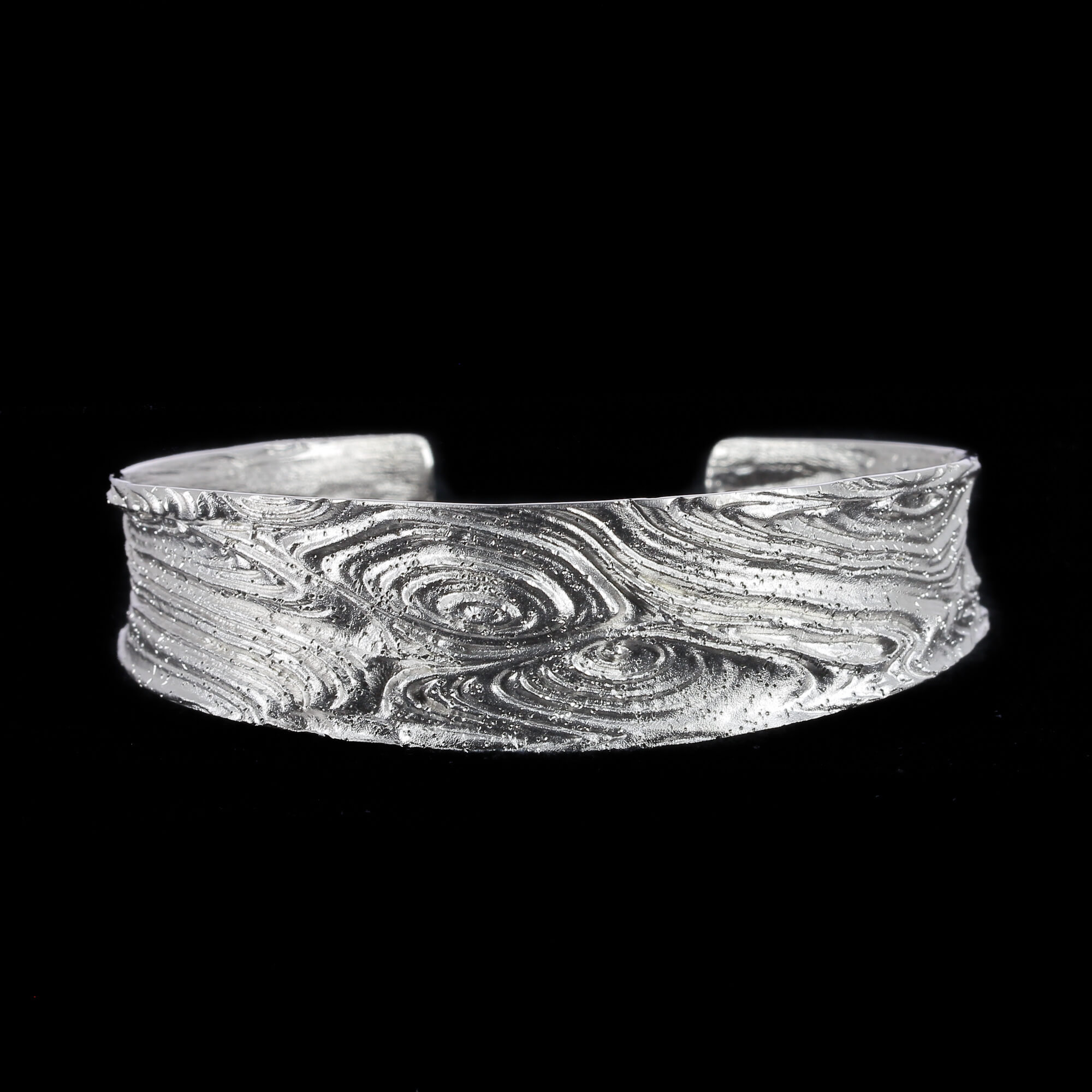 Silver and narrow processed slave bracelet