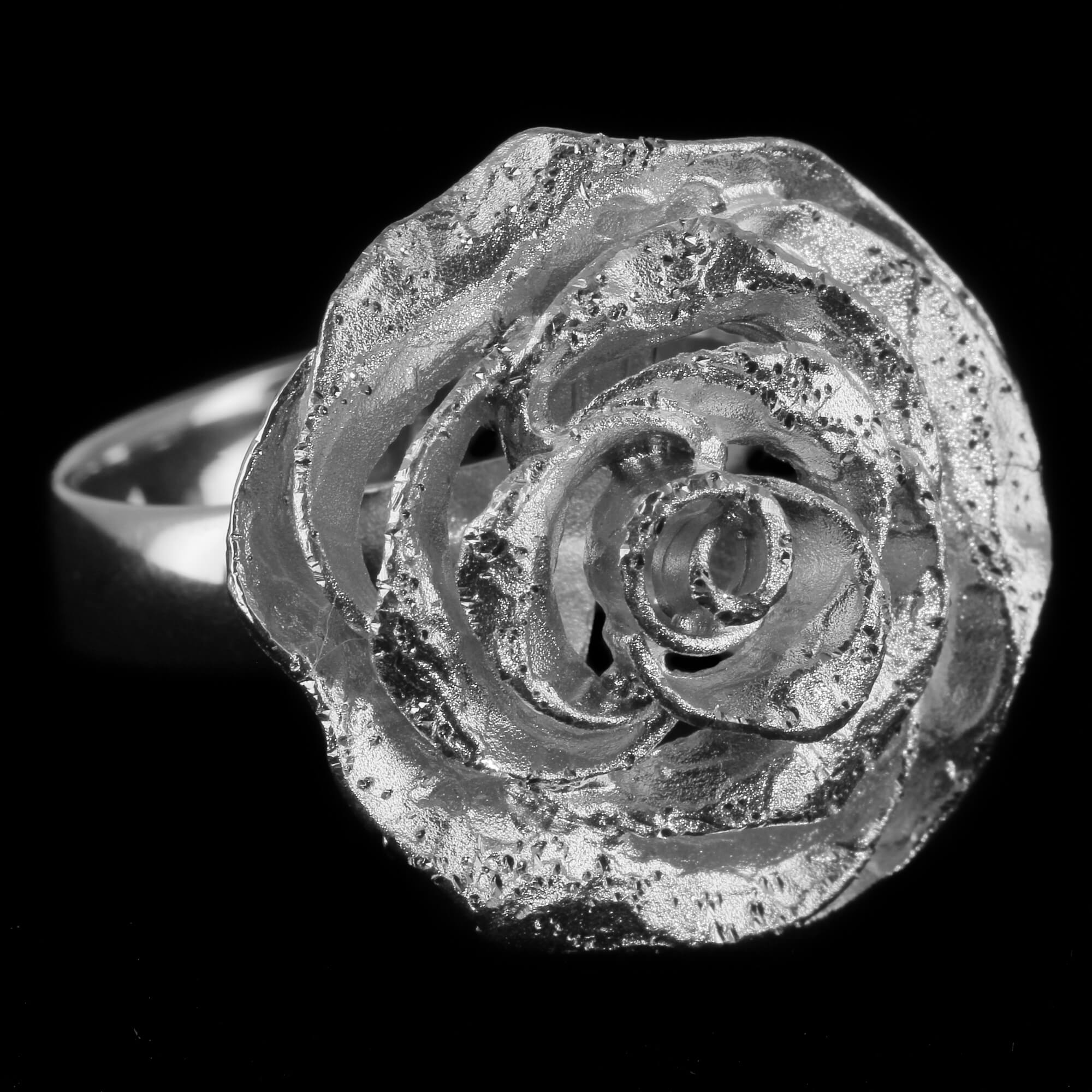 Gorgeous silver flower ring