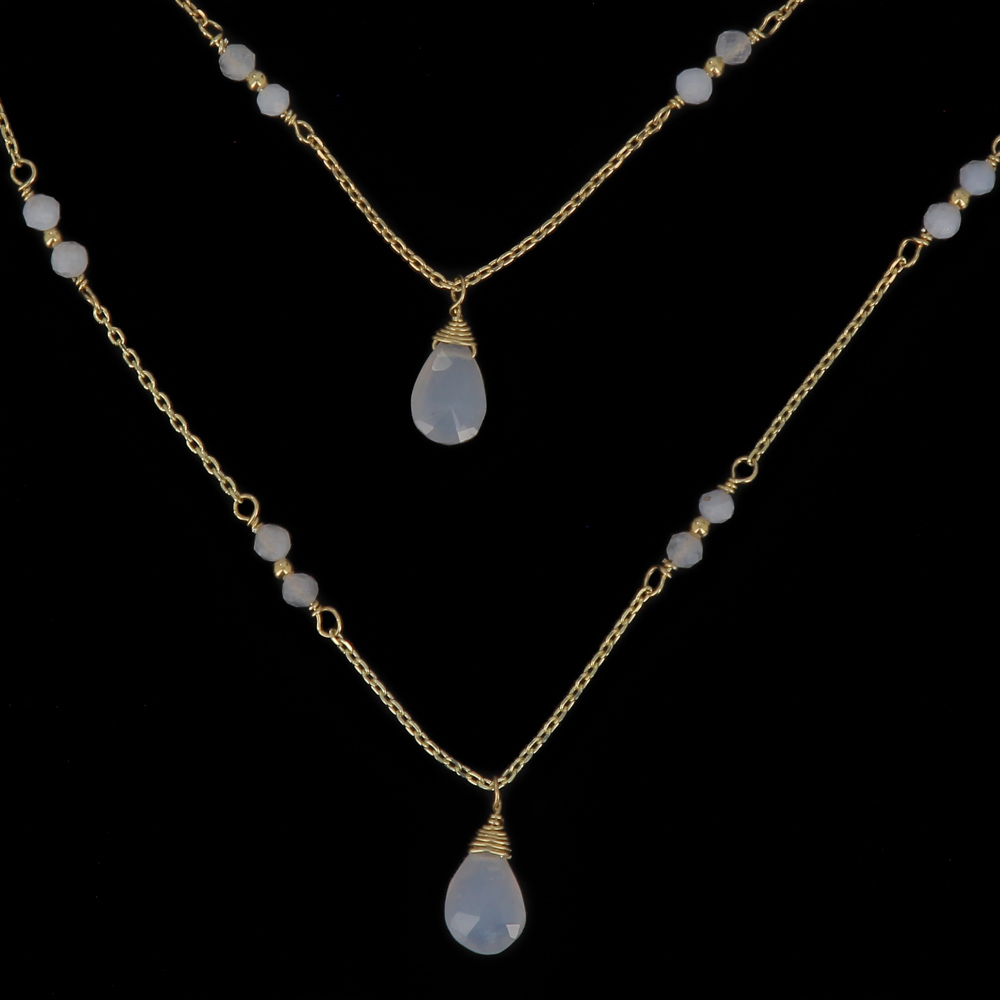 Gold-plated 3-row chain with chalcedony pebbles